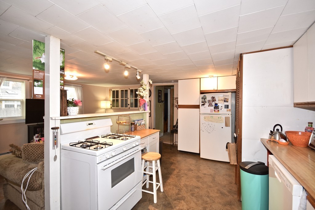 8-10 Pine Island Road Mattapoisett, MA 02739 - Photo 15 of 17 Gallery Image 15