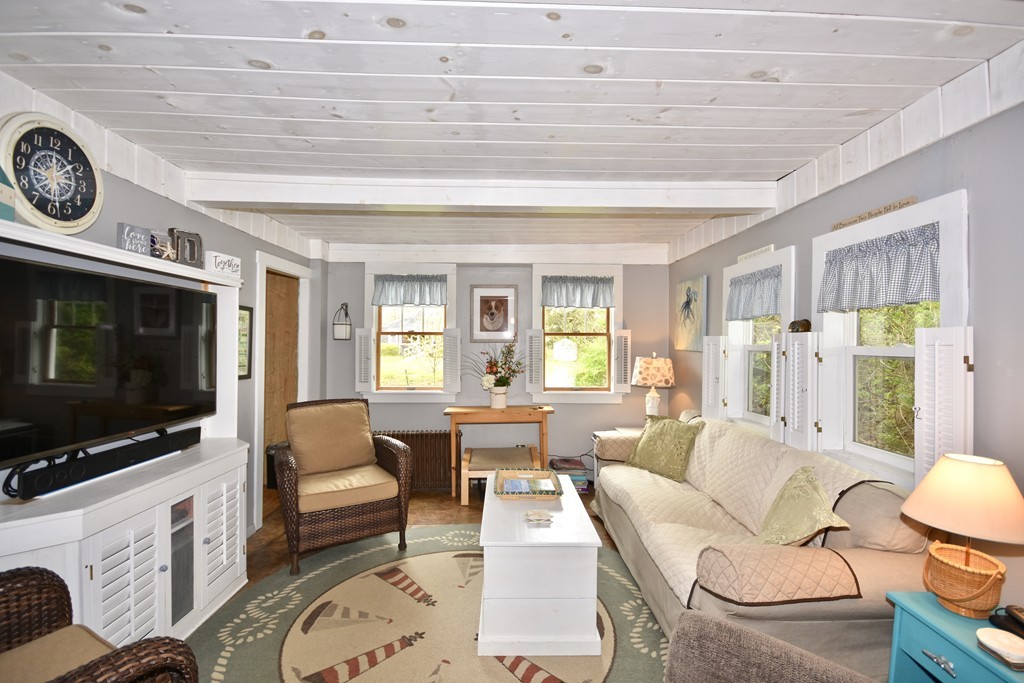 8-10 Pine Island Road Mattapoisett, MA 02739 - Photo 4 of 17 Gallery Image 4