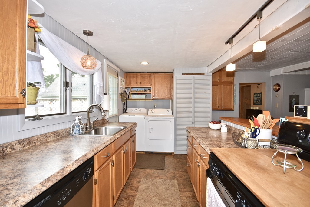 8-10 Pine Island Road Mattapoisett, MA 02739 - Photo 5 of 17 Gallery Image 5