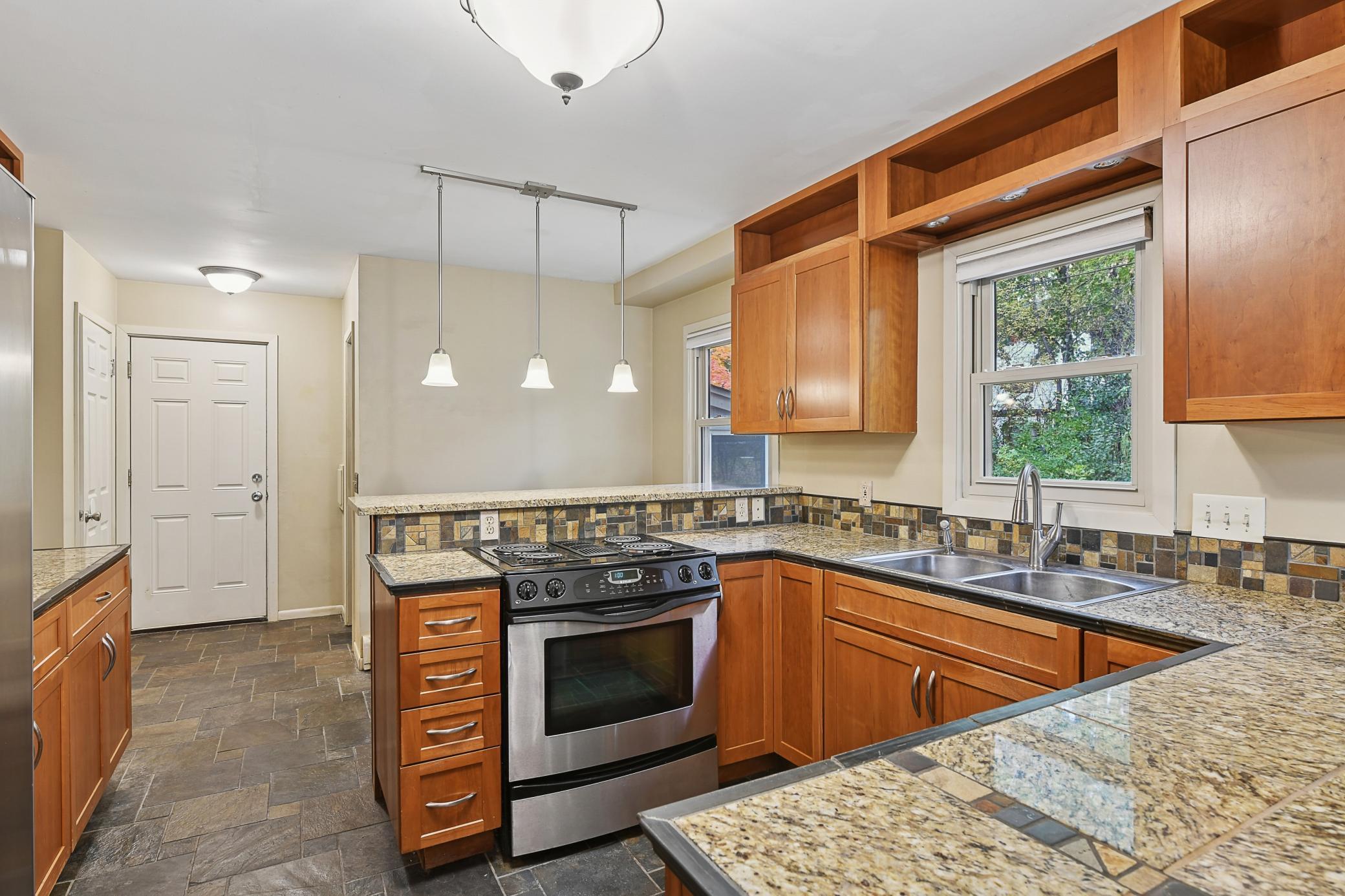 6115 Club Valley Road Excelsior, MN 55331 - Photo 8 of 40