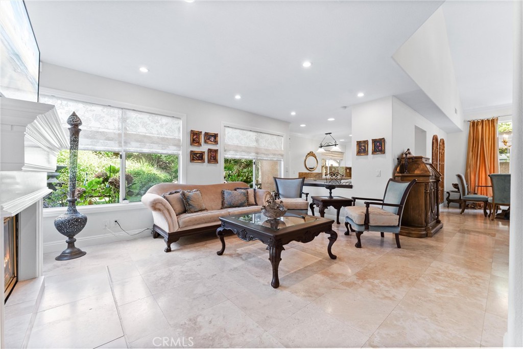 10 Sillero Rancho Santa Margarita, CA 92688 - Photo 11 of 70 Family Room