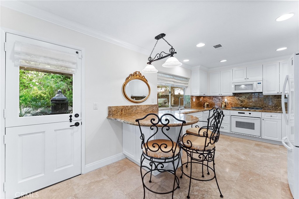 10 Sillero Rancho Santa Margarita, CA 92688 - Photo 13 of 70 Kitchen with Access to Backyard