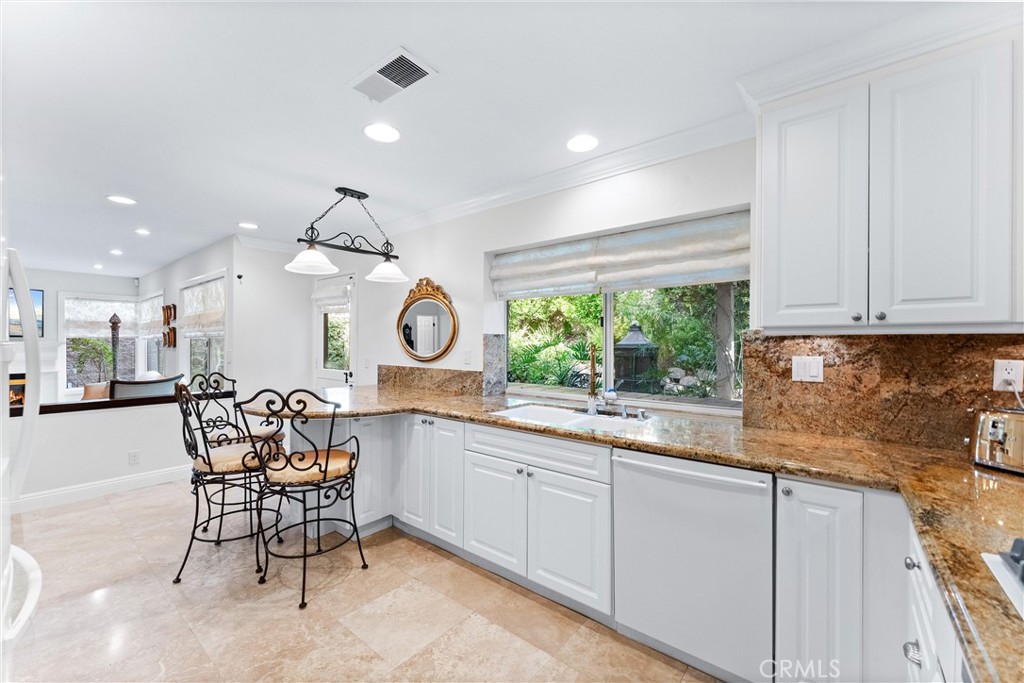 10 Sillero Rancho Santa Margarita, CA 92688 - Photo 18 of 70 Kitchen and Breakfast Island