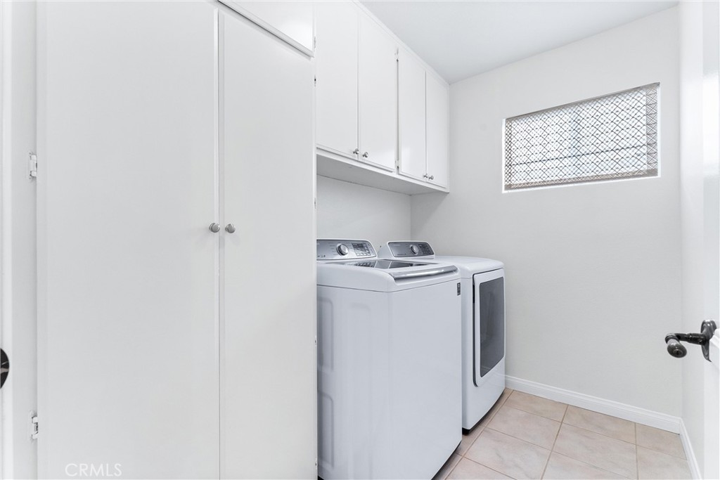 10 Sillero Rancho Santa Margarita, CA 92688 - Photo 20 of 70 Individual Laundry Room