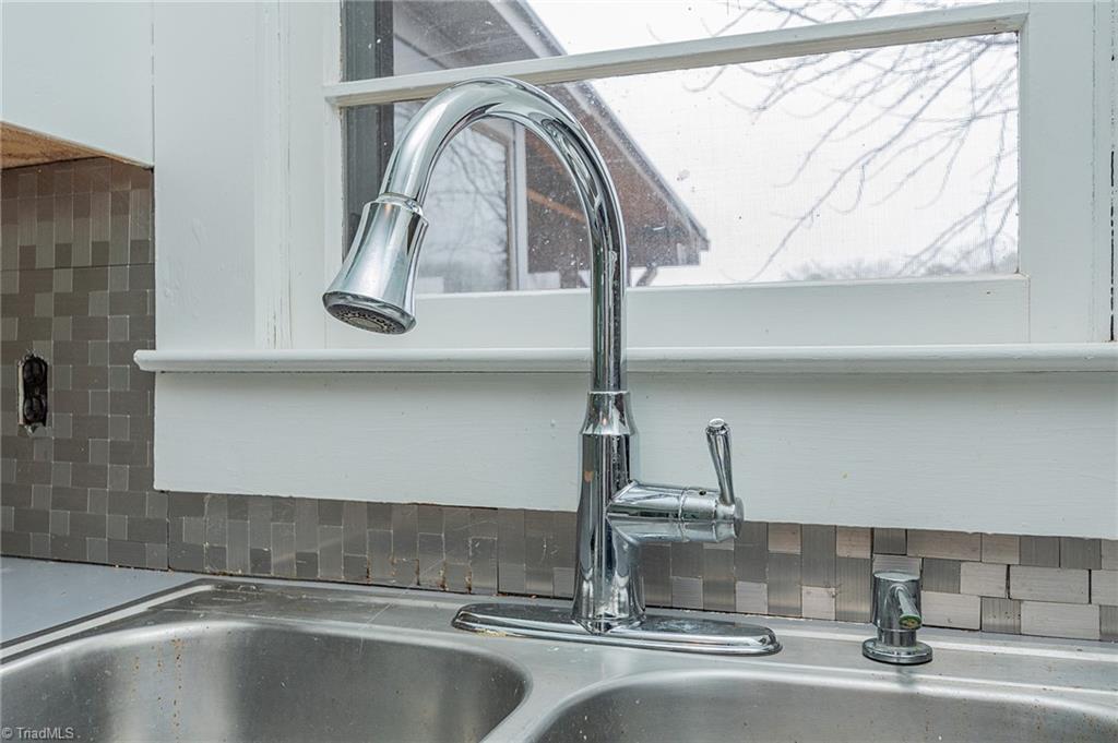 1240 Riverview Road Lexington, NC 27292 - Photo 15 of 49