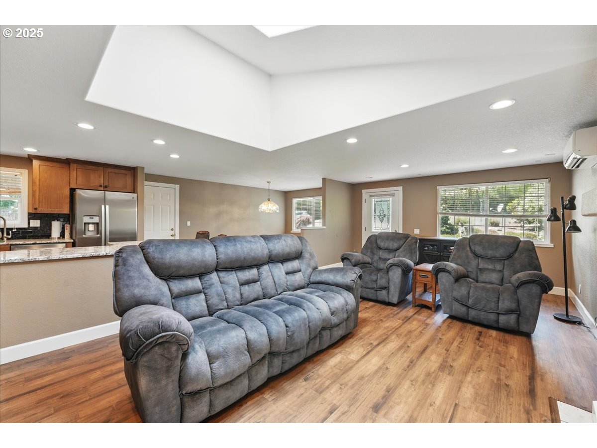 2050 Southeast Regner Road Gresham, OR 97080 - Photo 11 of 35 Gallery Image 11