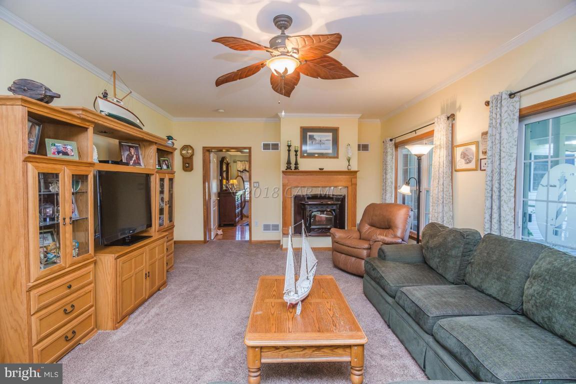 5115 Thomas Long Road Crisfield, MD 21817 - Photo 33 of 44 Family Room