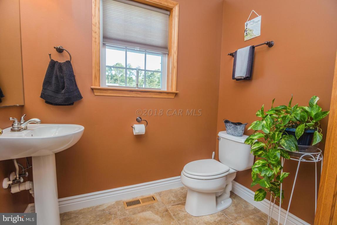 5115 Thomas Long Road Crisfield, MD 21817 - Photo 37 of 44 1st Level Bath