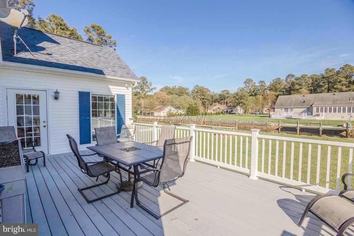 5115 Thomas Long Road Crisfield, MD 21817 - Photo 40 of 44 Deck overlooking Water