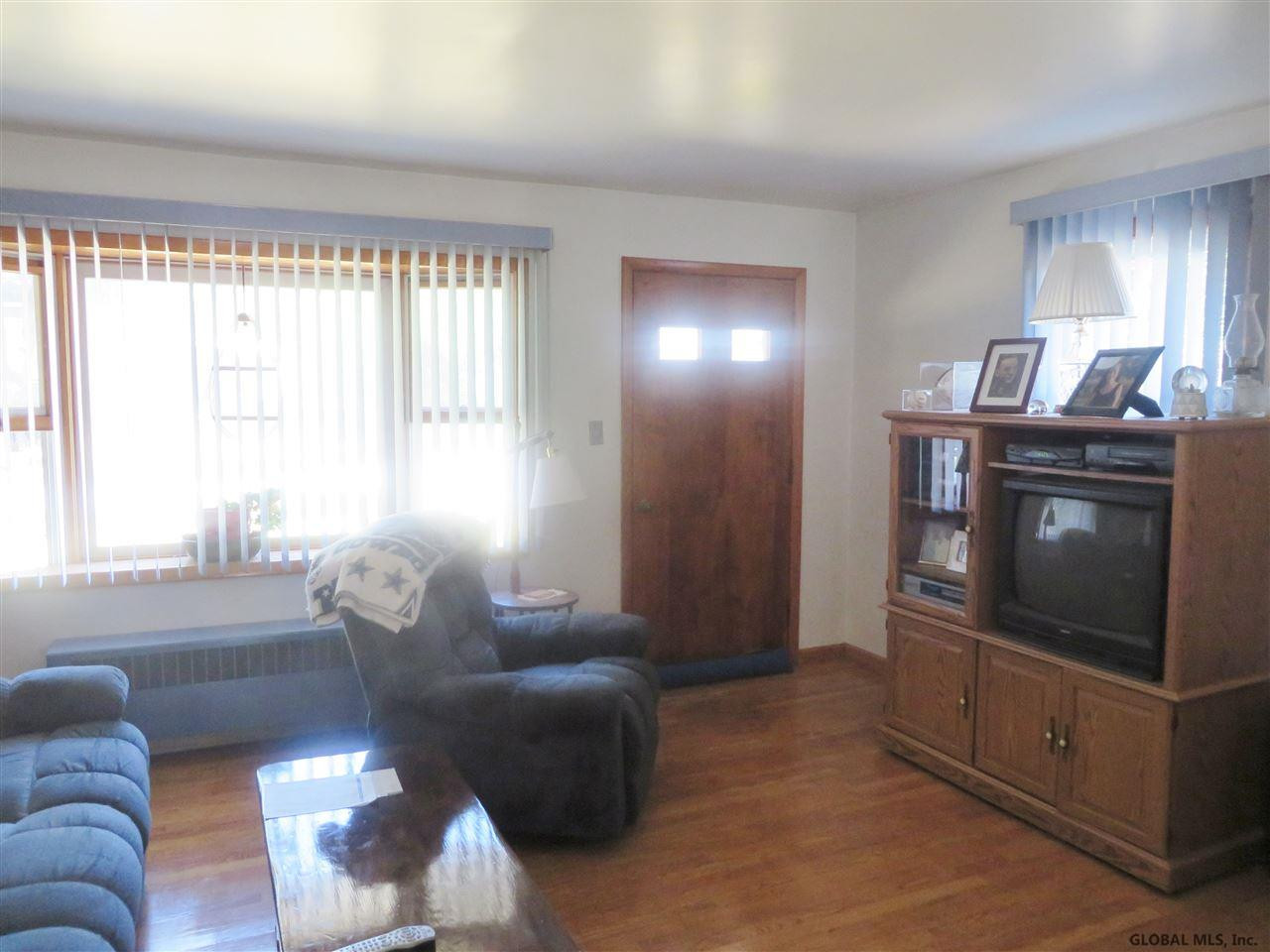 9 Renshaw Road North Greenbush, NY 12198 - Photo 3 of 18 Photo 3