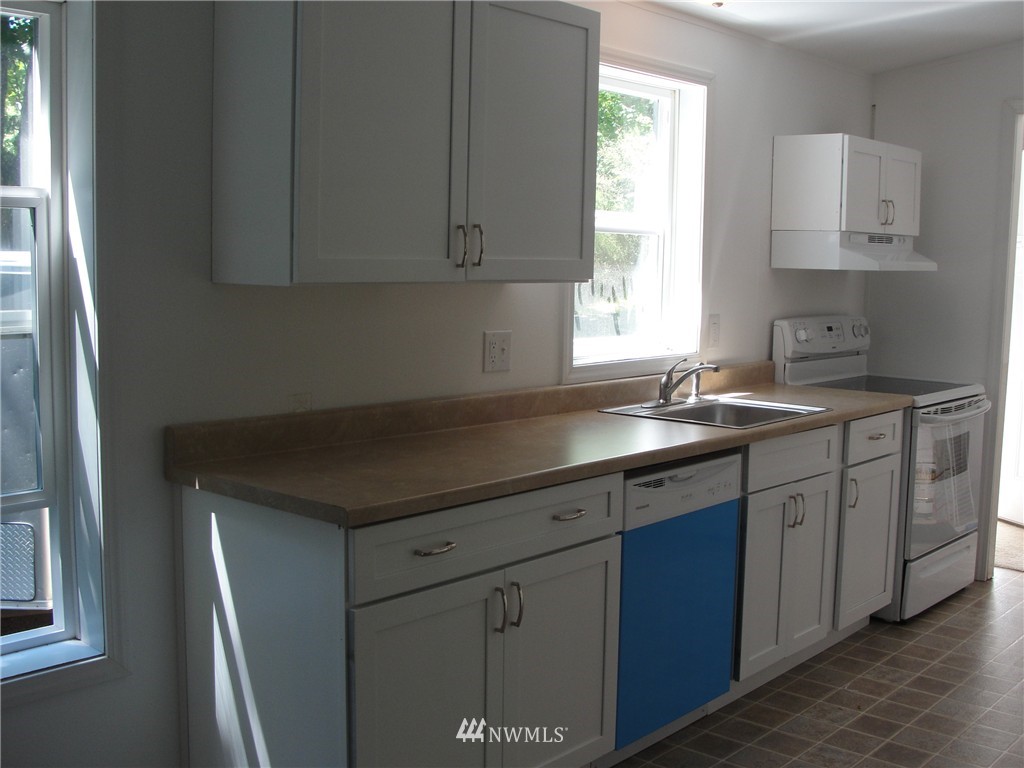5168 Phillips Road Southeast Port Orchard, WA 98367 - Photo 2 of 7 Gallery Image 2