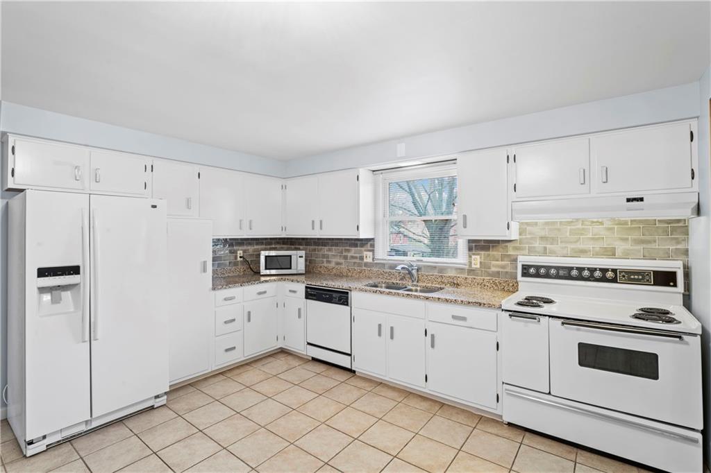 473 Baldwin Road Pittsburgh, PA 15205 - Photo 3 of 25 Large kitchen 13x13