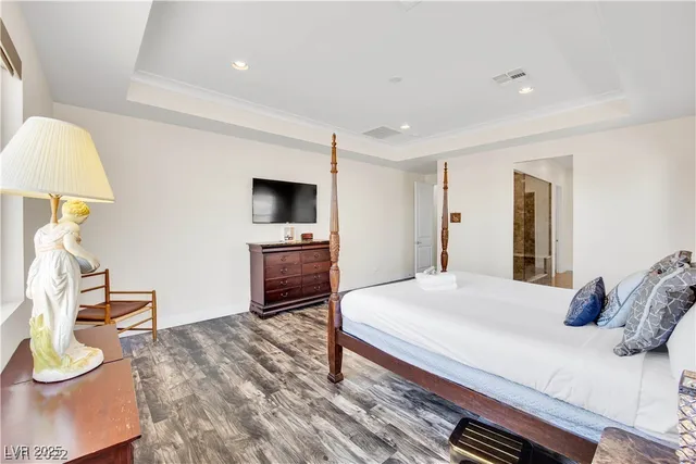 $3,475 | 7458 McLeod Drive, Las Vegas, NV 89120