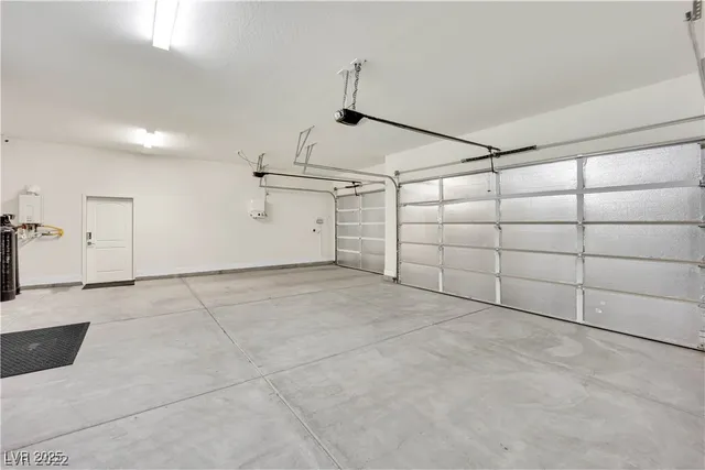 $3,475 | 7458 McLeod Drive, Las Vegas, NV 89120