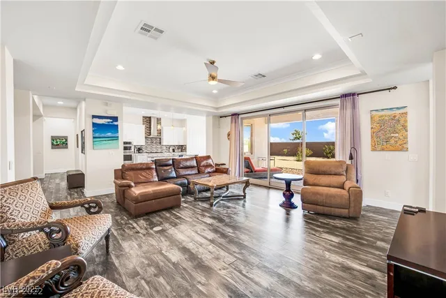 $3,475 | 7458 McLeod Drive, Las Vegas, NV 89120