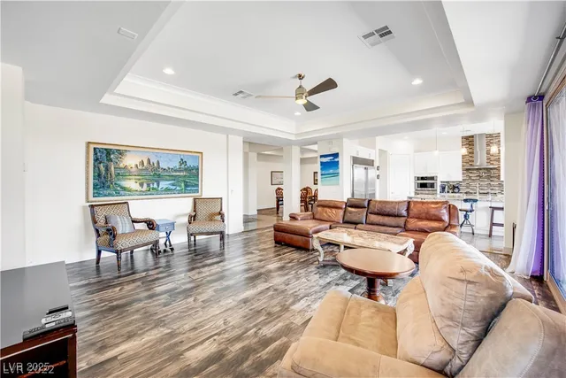 $3,475 | 7458 McLeod Drive, Las Vegas, NV 89120