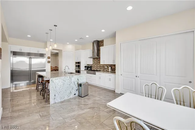 $3,475 | 7458 McLeod Drive, Las Vegas, NV 89120