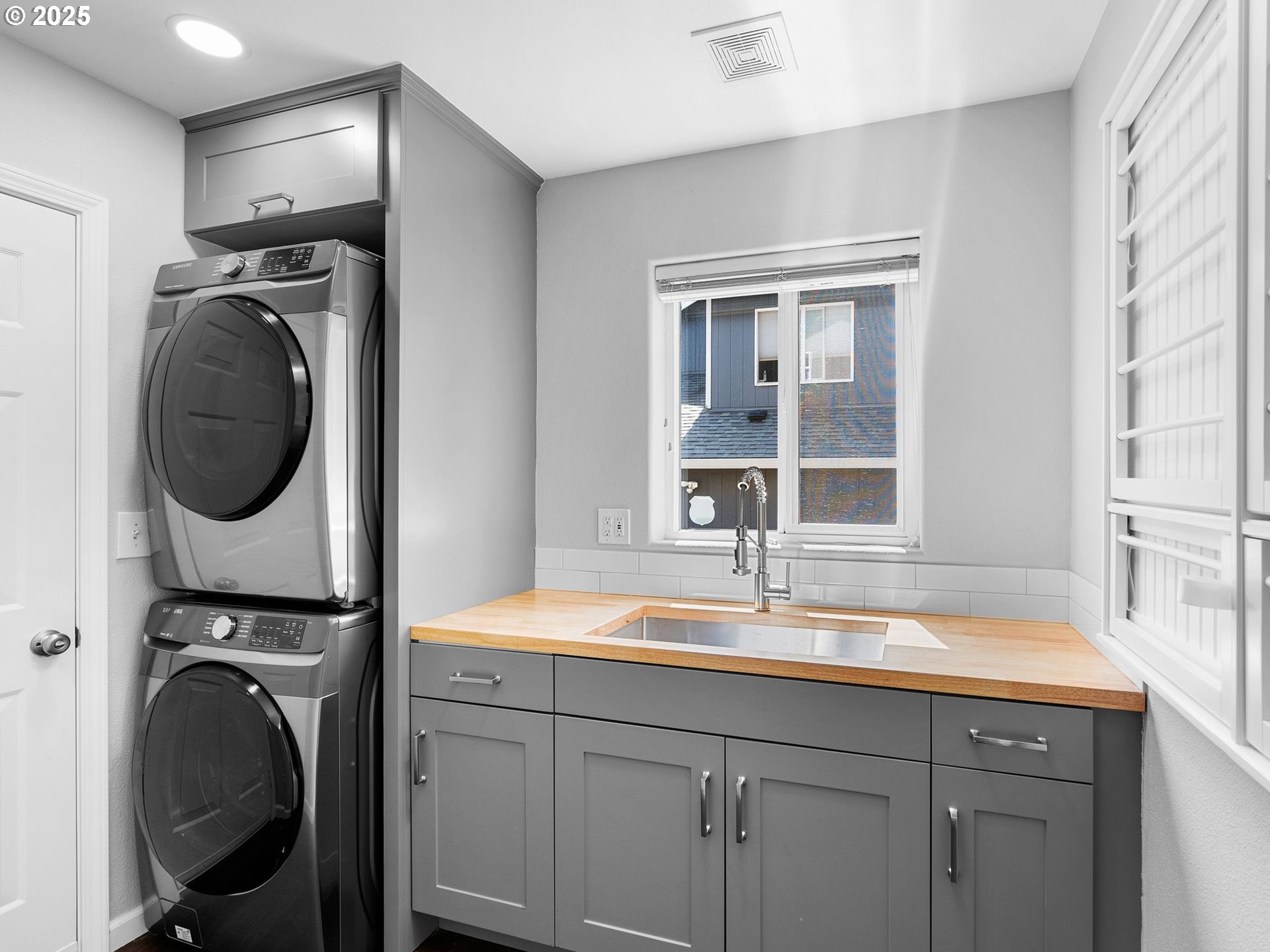 15618 Northwest Rondos Drive Portland, OR 97229 - Photo 19 of 41 Laundry