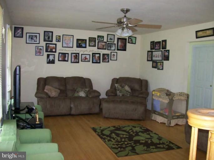 14445 Rock Point Road Newburg, MD 20664 - Photo 11 of 19 Living Room