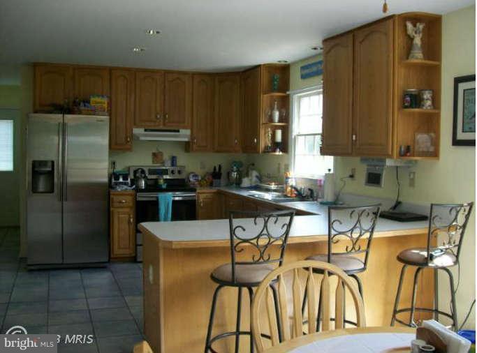 14445 Rock Point Road Newburg, MD 20664 - Photo 4 of 19 Breakfast Bar