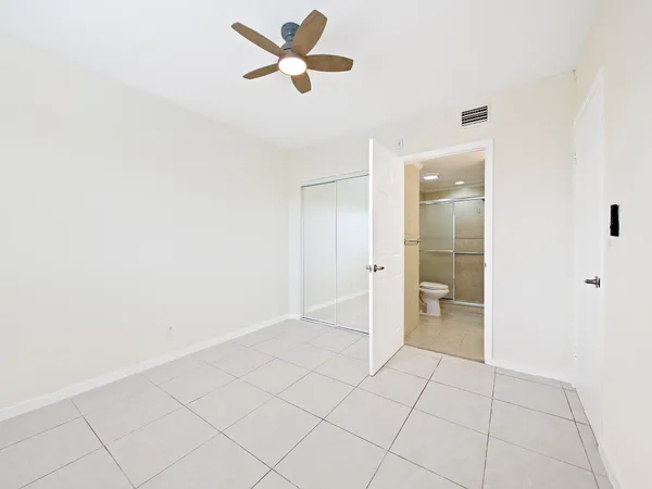 $1,595 | 2238 Monroe Street, Unit 306, Hollywood, FL 33020