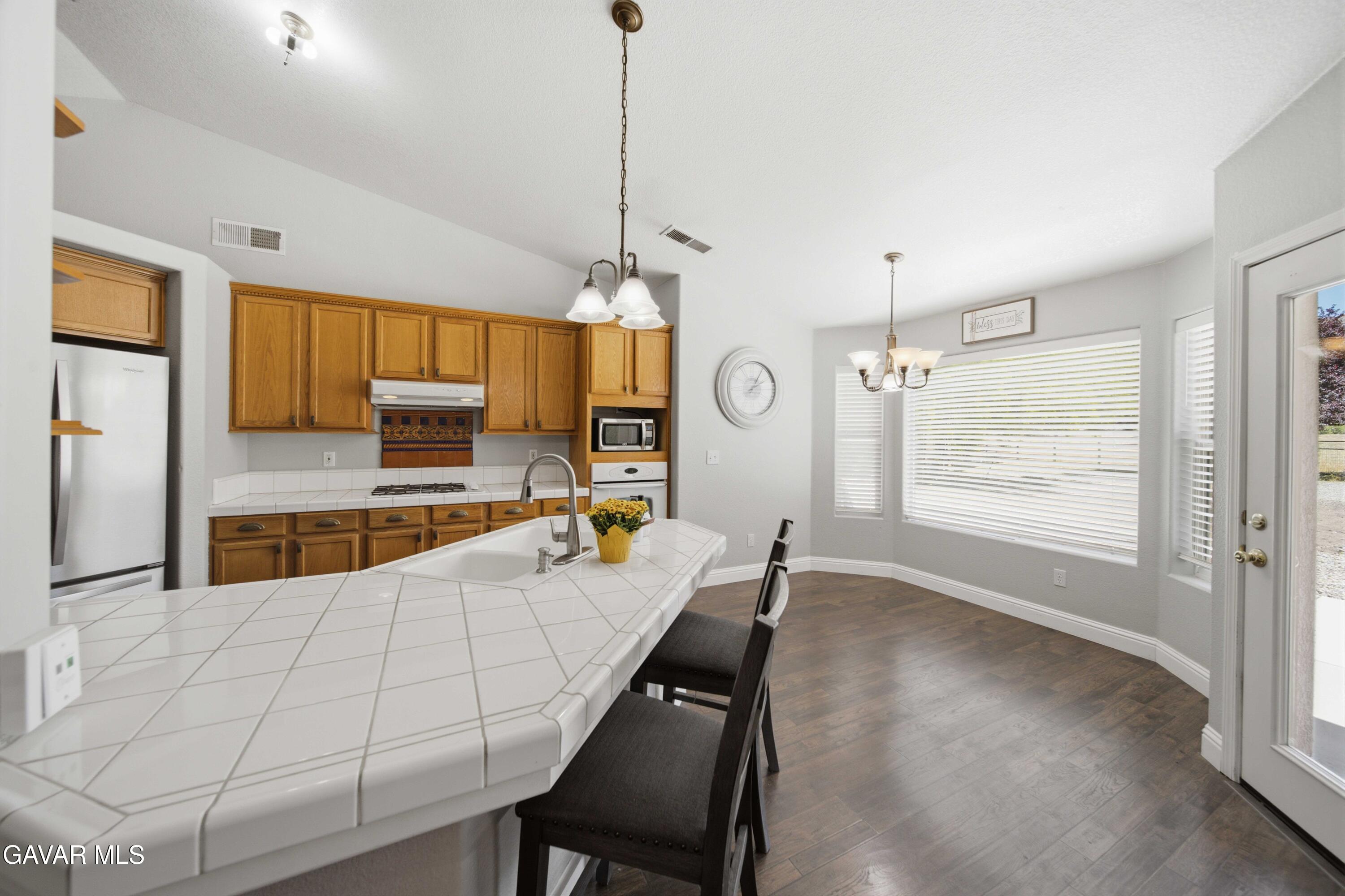 29960 Caddy Lane Tehachapi, CA 93561 - Photo 10 of 37 29960 Caddy Ln-11