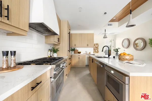 $1,499,000 | 1011 North Ogden Drive, Unit 104, West Hollywood, CA 90046