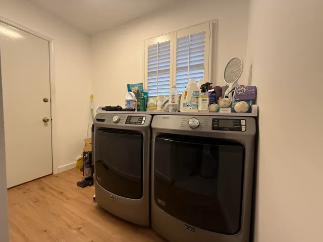 a view of workspace with washer and dryer
