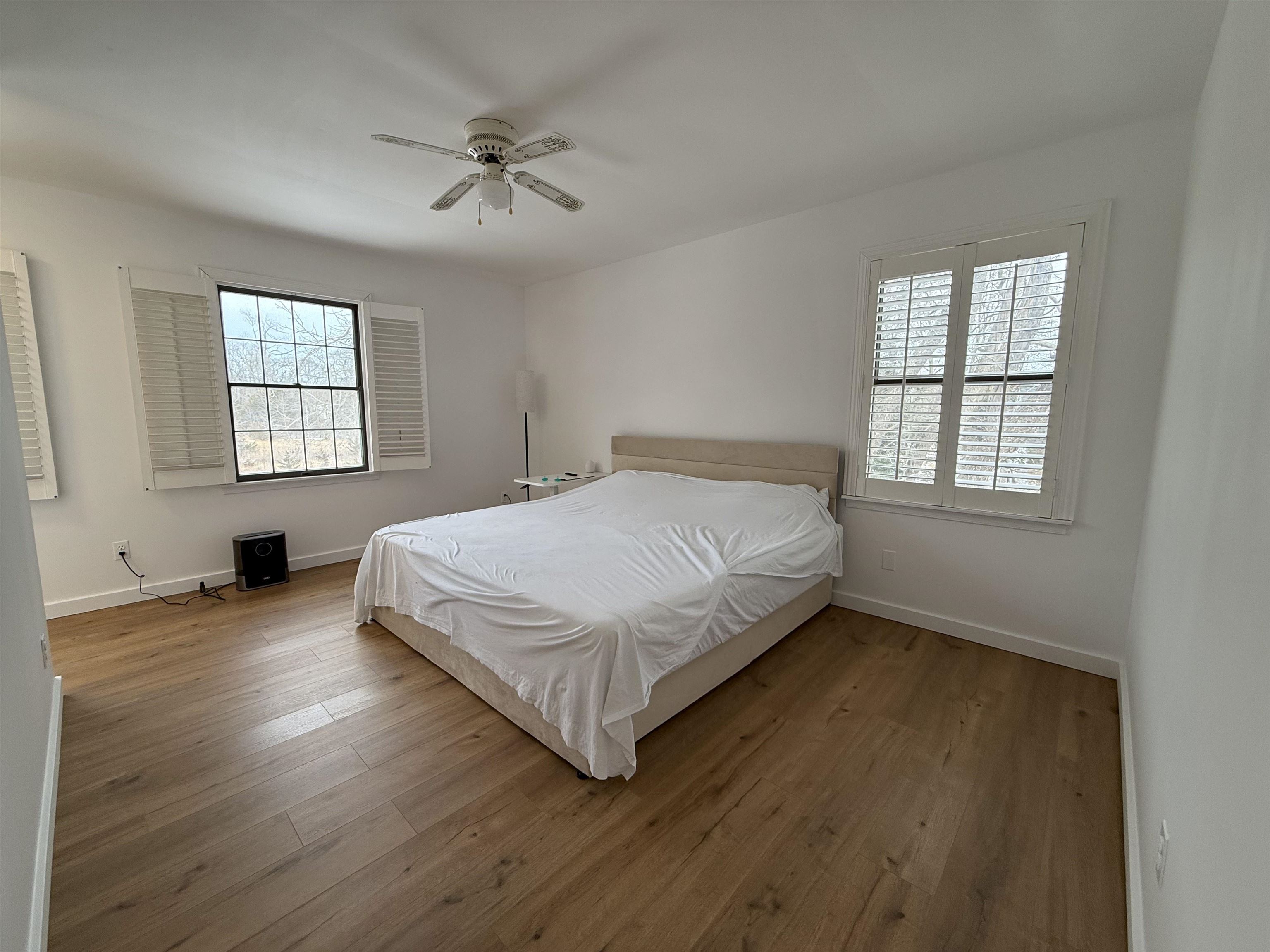 510 Portsmouth Road Cape May, NJ 08204 - Photo 15 of 18 a spacious bedroom with a bed and a window