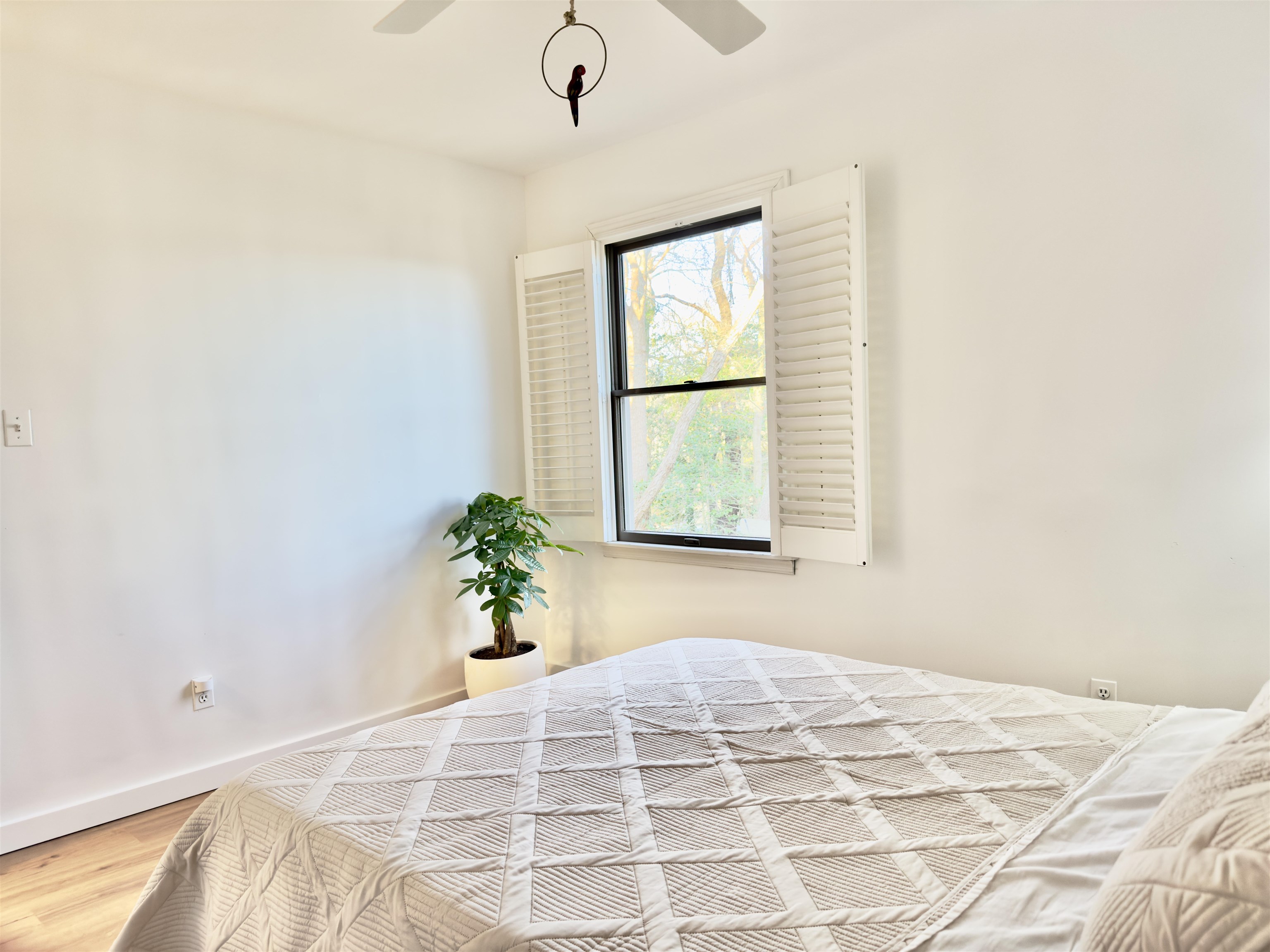 510 Portsmouth Road Cape May, NJ 08204 - Photo 20 of 41 a view of an empty room with a window