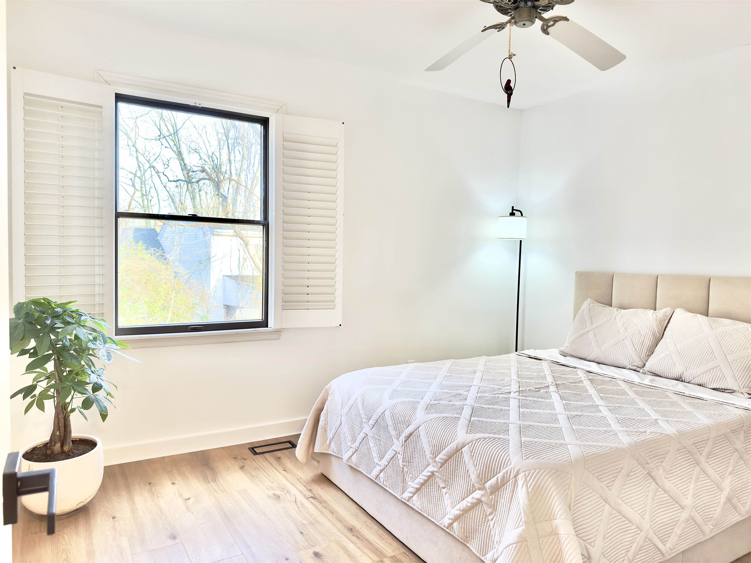 510 Portsmouth Road Cape May, NJ 08204 - Photo 21 of 41 a bedroom with a bed and a painting on the wall