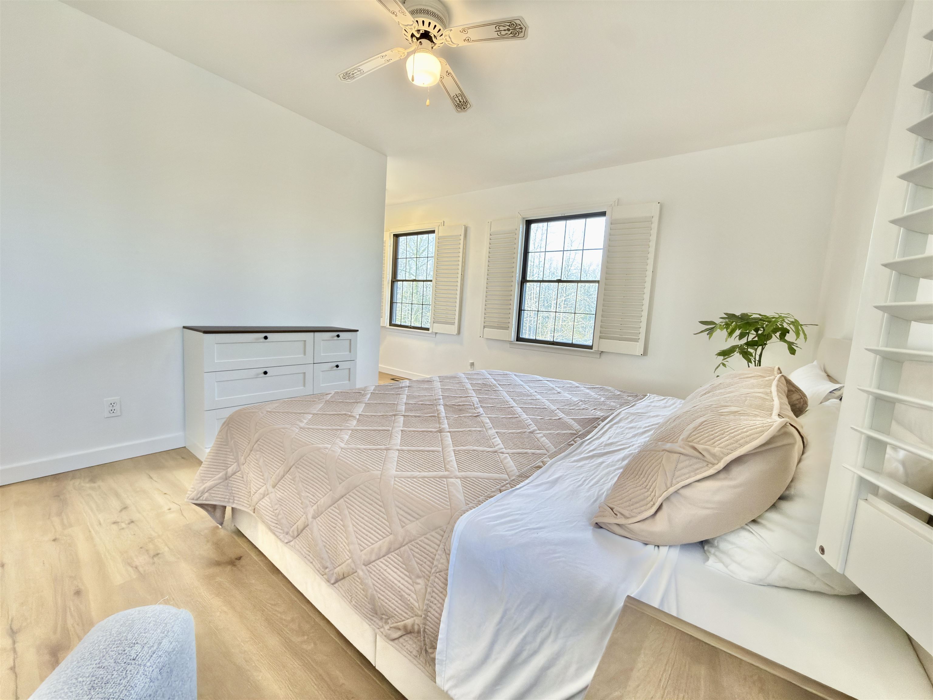 510 Portsmouth Road Cape May, NJ 08204 - Photo 23 of 41 a bedroom with a bed and window