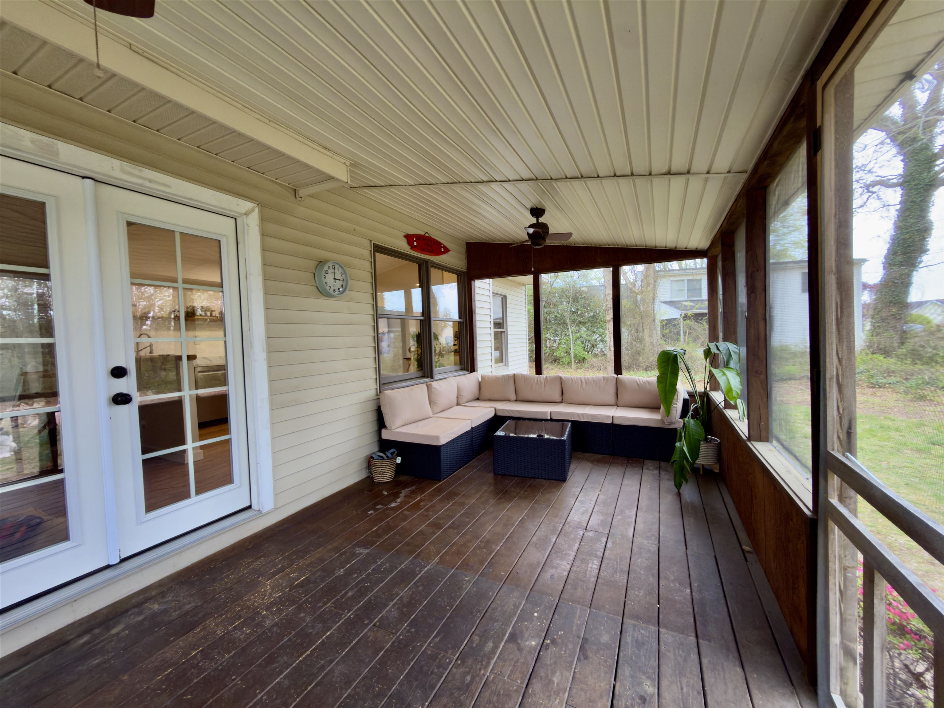 510 Portsmouth Road Cape May, NJ 08204 - Photo 39 of 41 a sitting area with view of balcony and wooden floor