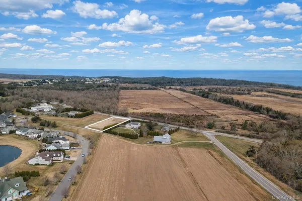 $450,000 | 3921 Sound Avenue, Riverhead, NY 11901
