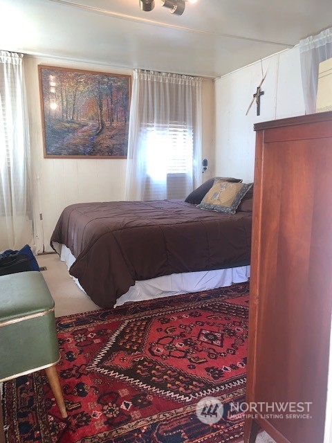 23708 Locust Way, Unit 45 Bothell, WA 98021 - Photo 8 of 13 a room with a bed and a window