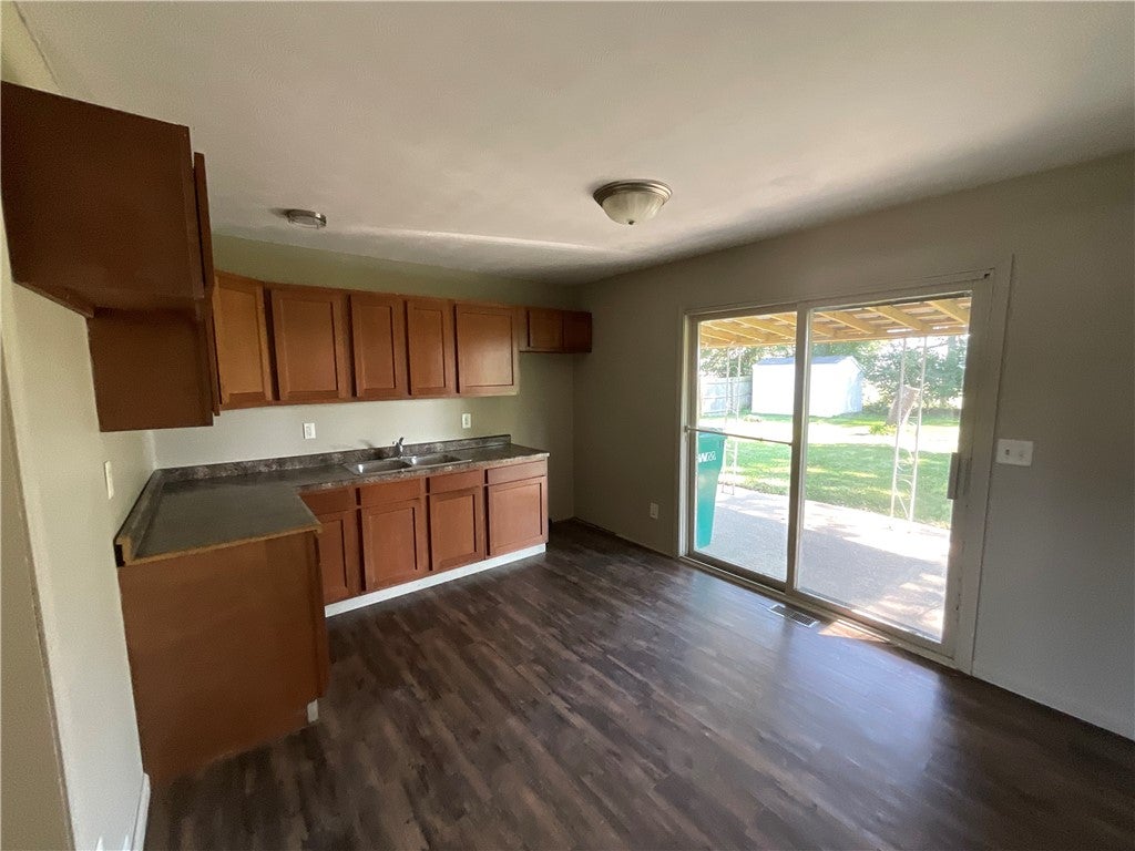 2825 East Cardinal Drive Decatur, IL 62526 - Photo 8 of 21 Gallery Image 8