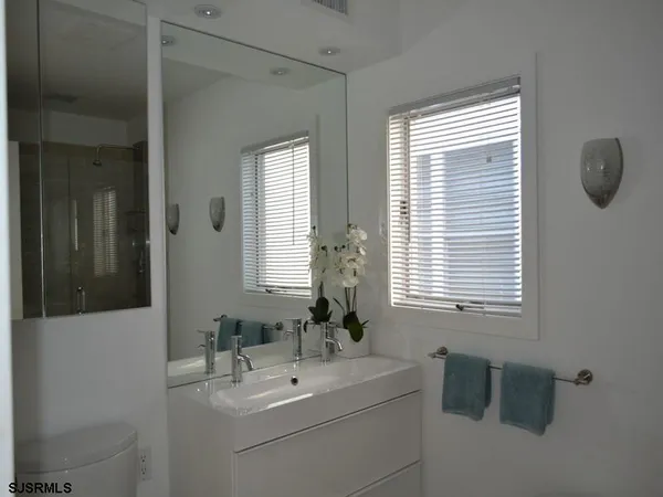 $90,000 | 110 South Richards Avenue, Ventnor City, NJ 08406