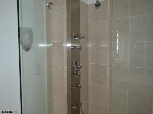 $90,000 | 110 South Richards Avenue, Ventnor City, NJ 08406