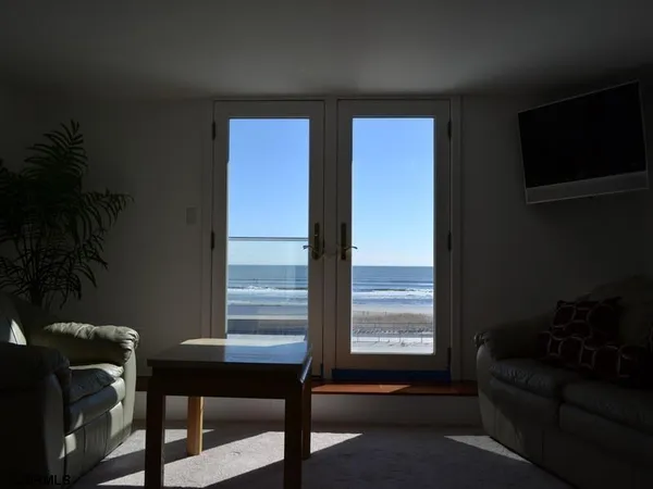 $90,000 | 110 South Richards Avenue, Ventnor City, NJ 08406