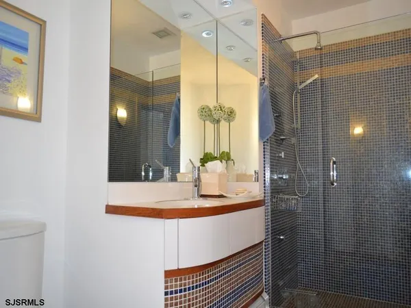 $90,000 | 110 South Richards Avenue, Ventnor City, NJ 08406