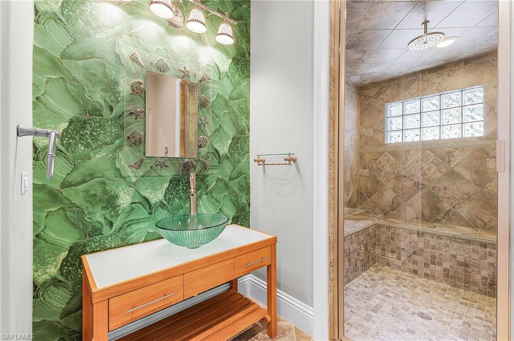 1733 Supreme Court Naples, FL 34110 - Photo 21 of 30