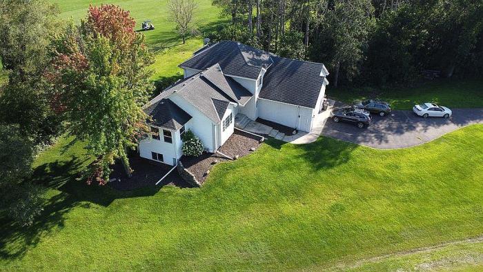 674 208th Ln Northeast