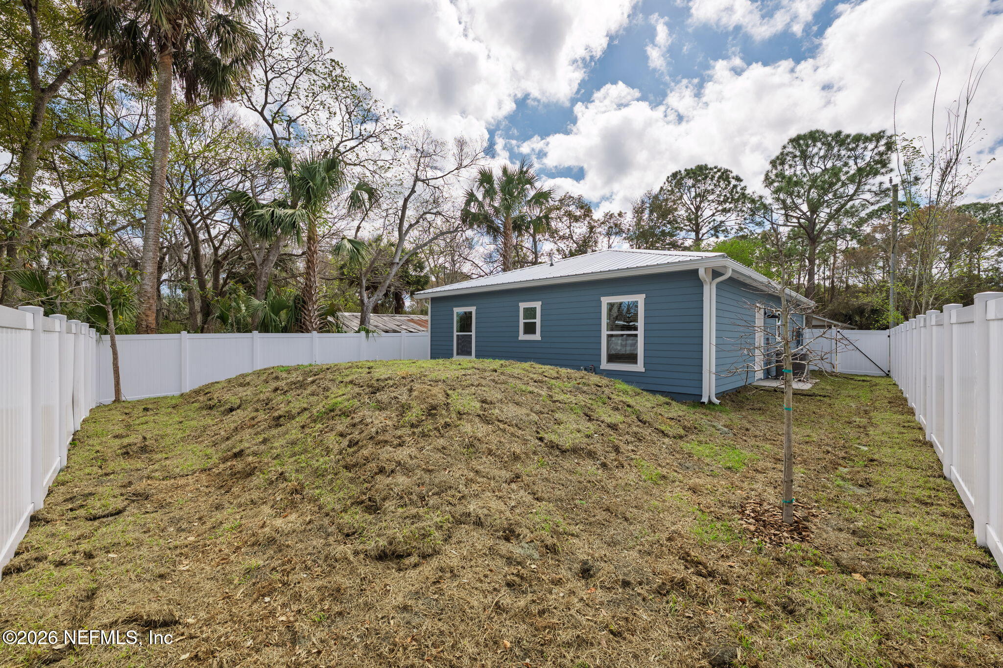 716 West 6th Street St. Augustine, FL 32084 - Photo 28 of 28 a backyard of a house