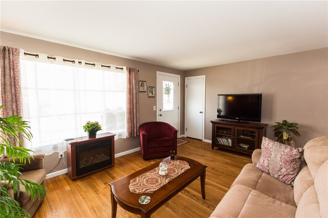 54 Hanover Street Warwick, RI 02886 - Photo 2 of 37 Gallery Image 2
