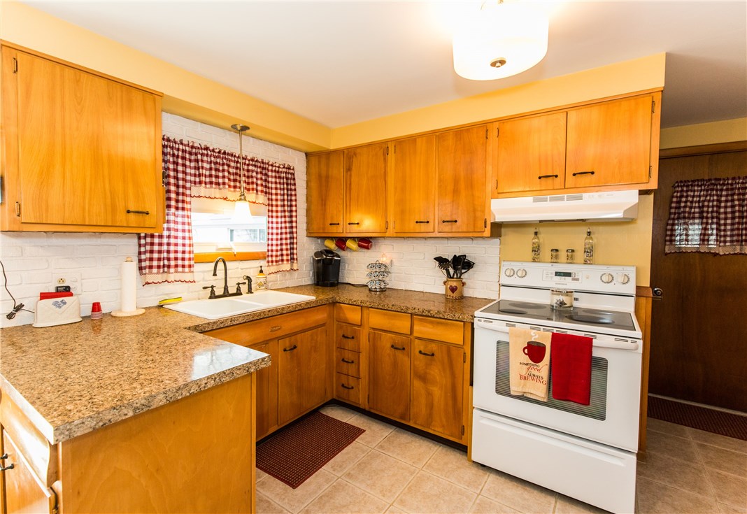 54 Hanover Street Warwick, RI 02886 - Photo 5 of 37 Gallery Image 5