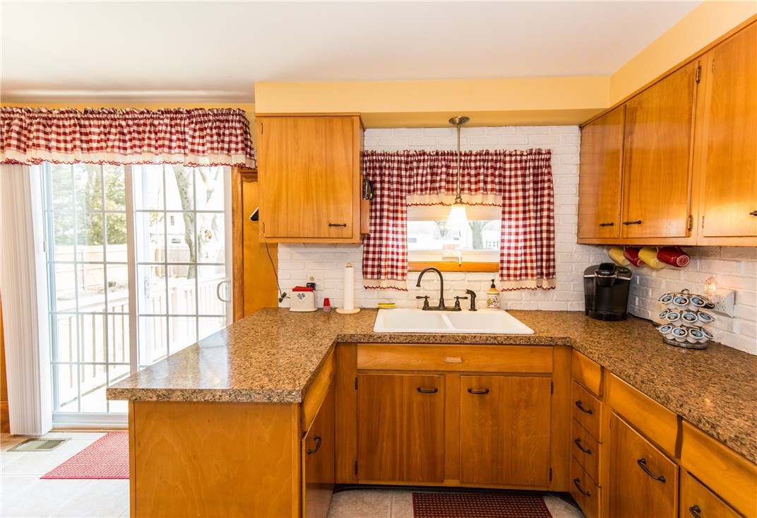 54 Hanover Street Warwick, RI 02886 - Photo 9 of 37 Gallery Image 9