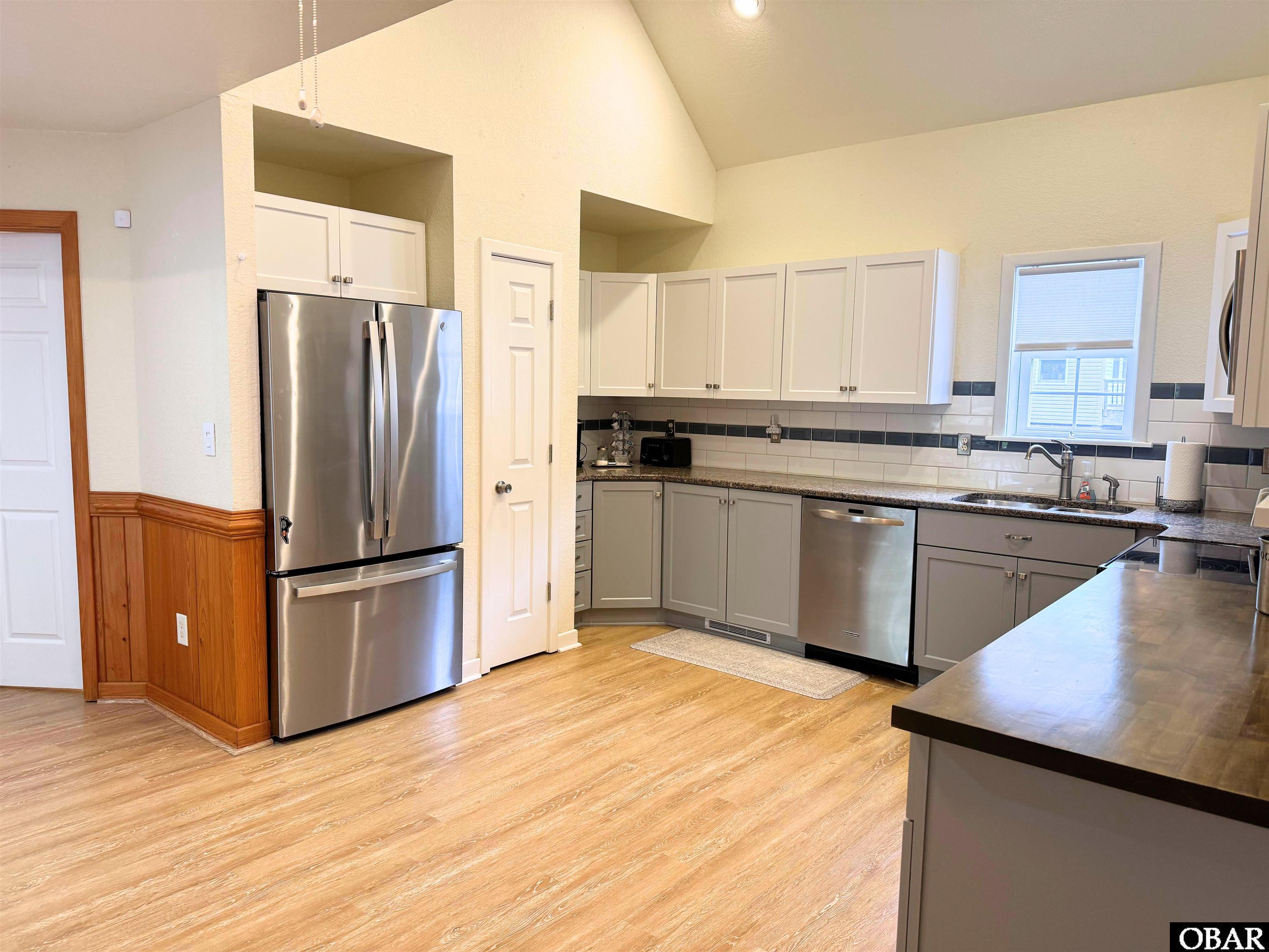 113 Sir Walter Raleigh Drive Kill Devil Hills, NC 27948 - Photo 5 of 43 Open Kitchen