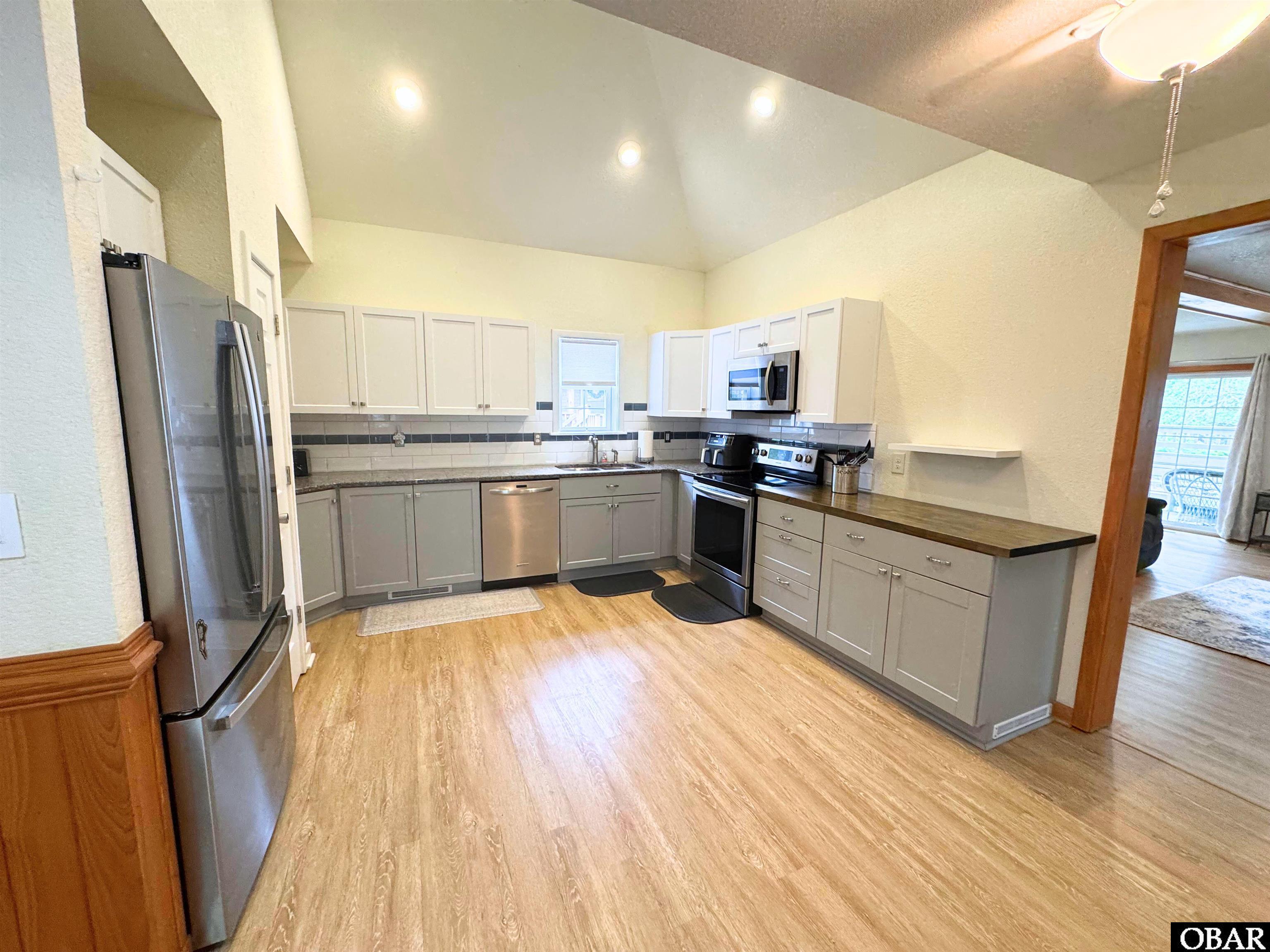113 Sir Walter Raleigh Drive Kill Devil Hills, NC 27948 - Photo 6 of 43 Tall Ceilings