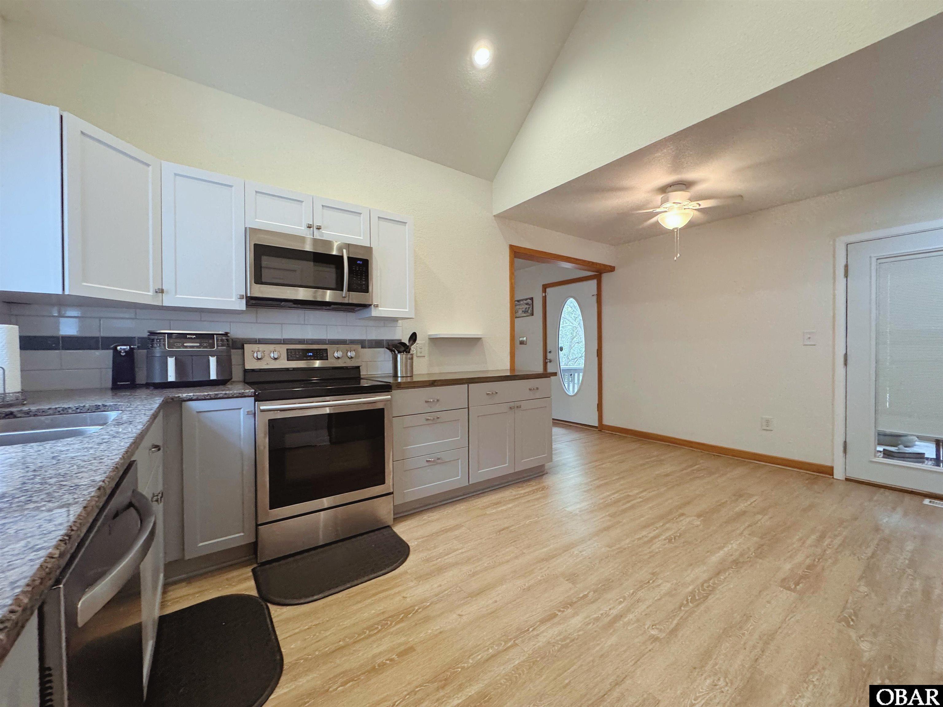 113 Sir Walter Raleigh Drive Kill Devil Hills, NC 27948 - Photo 7 of 43 Kitchen