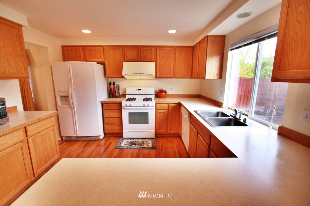 1914 Northeast 23rd Street Renton, WA 98056 - Photo 4 of 15 Gallery Image 4